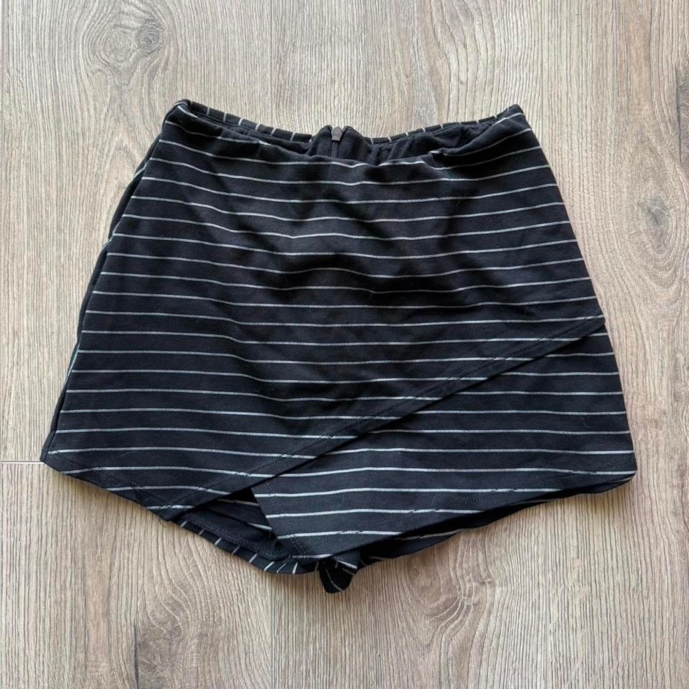 Lulus Black Pinstripe Skort‎ Wrap Front Mini Skirt Shorts Size S
